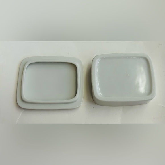 New Constitution Box White with Blue Constitution Ship Piccadilly West London - Picture 3 of 16